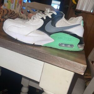 Nike Air Max Excee Women’s Size 8 Running Sneakers White Black Green Athletic